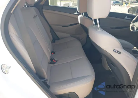 2020 Hyundai Tucson Value z USA, uszkodzony, nr VIN KM8J33A42LU204113